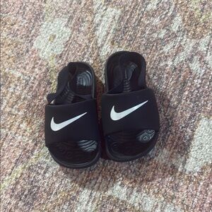 Nike Kids Black kawa Slide Sandals toddler size 9 so adorable